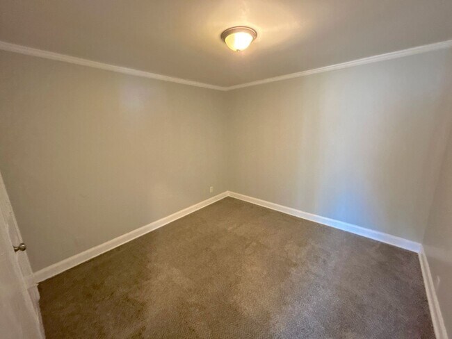 Building Photo - 3659 Kimball Ave