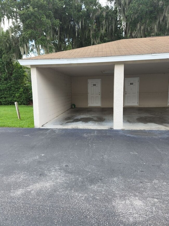 Building Photo - 3 bedroom 2 bath condo