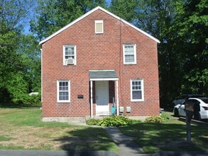 Building Photo - 26 Garden Dr