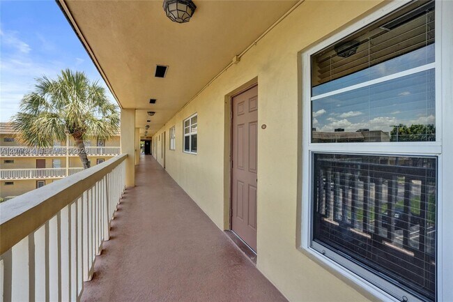Building Photo - 5961 NW 61st Ave