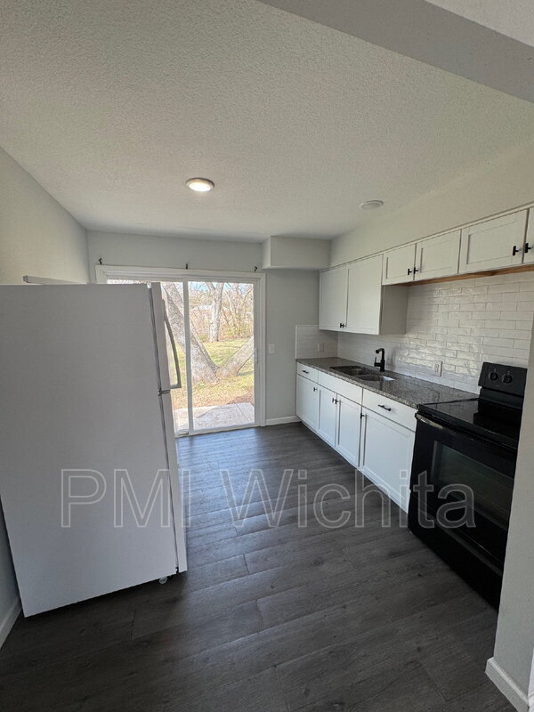 Foto del edificio - 422 W Mahoney Dr