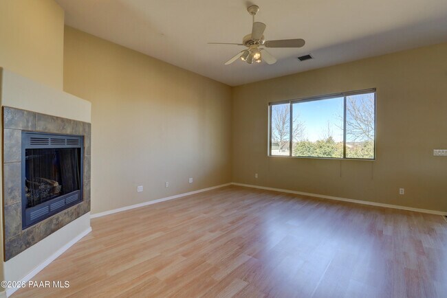 Foto del edificio - 6496 E Brombil St