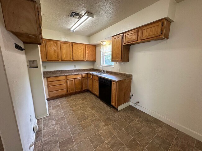 Building Photo - 1106 La Porte Dr