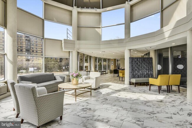 Foto del edificio - 8350 Greensboro Dr