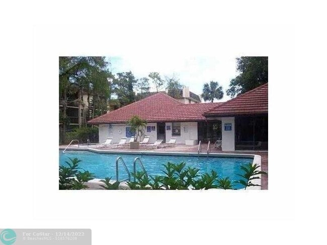 Building Photo - 8433 Forest Hills Dr