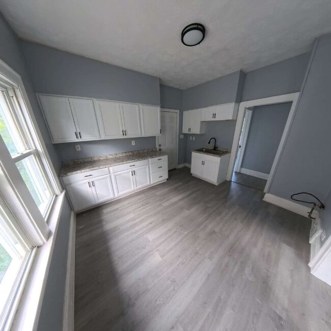 Building Photo - "3-Bedroom Duplex - 1210 Sq Ft of Comfort!"