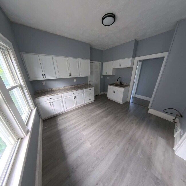 Foto del edificio - "3-Bedroom Duplex - 1210 Sq Ft of Comfort!"