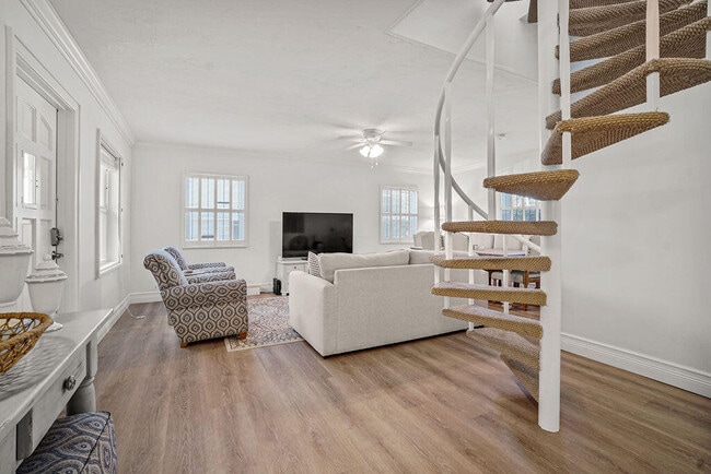Building Photo - 941 Ocean Dr