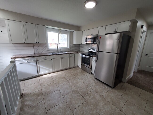 Foto del edificio - 350 Holbrook Dr