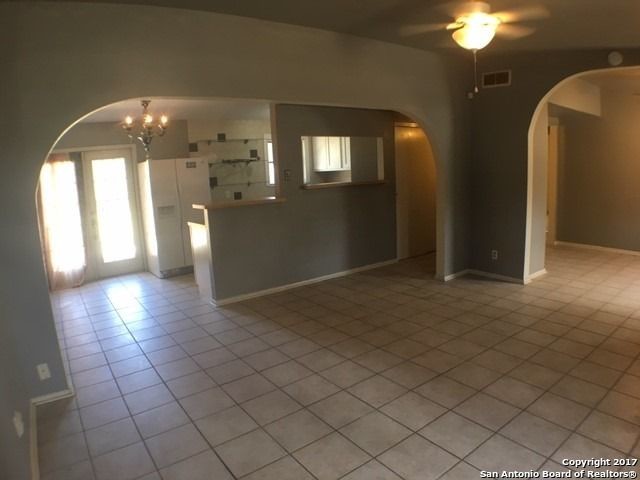 Building Photo - 2431 Eland Dr