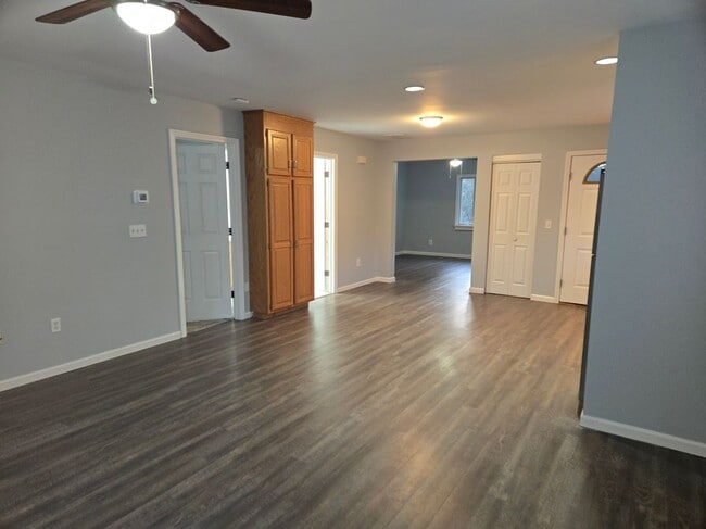 Foto del edificio - 329 Mohegan Rd