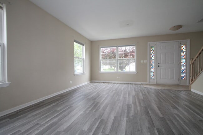 Building Photo - 2554 Dickens Dr