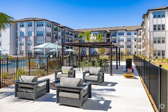 Building Photo - Solaris at Kissimmee