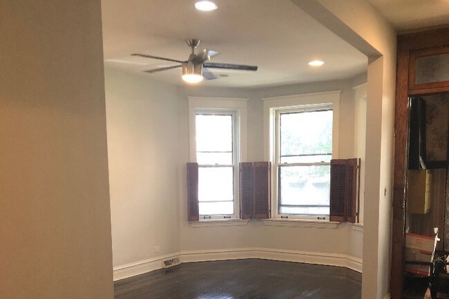 Foto del edificio - 2312 N Greenview Ave