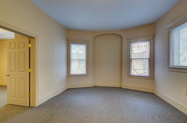 Building Photo - 112 N 38th Ave