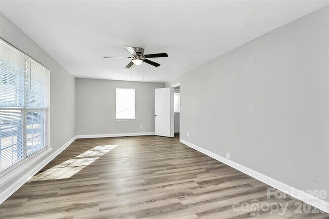 Foto del edificio - 2429 Marlowe Ave