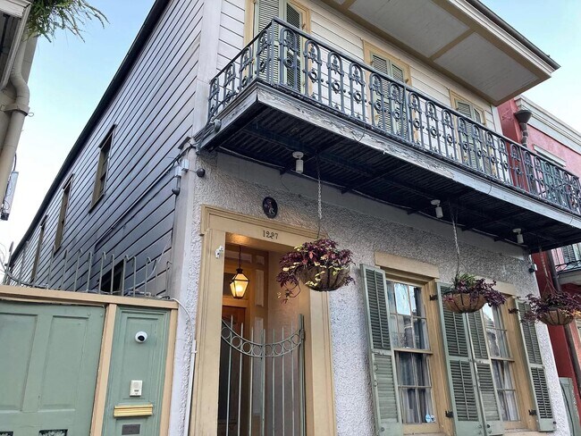 Building Photo - 1227 Royal St