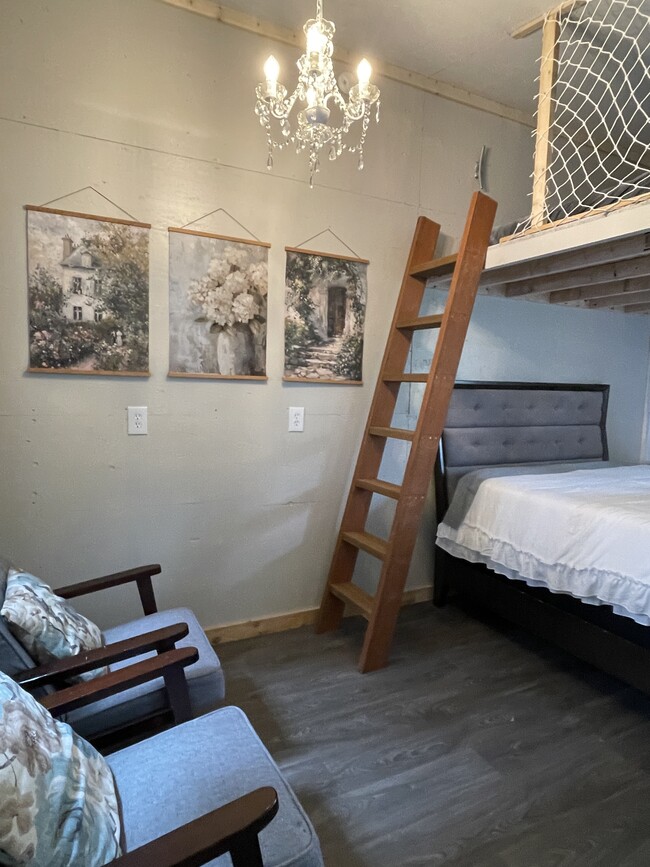 Building Photo - 3936 Svedlund St