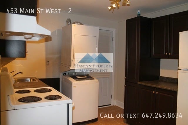 Building Photo - 453 Main St W