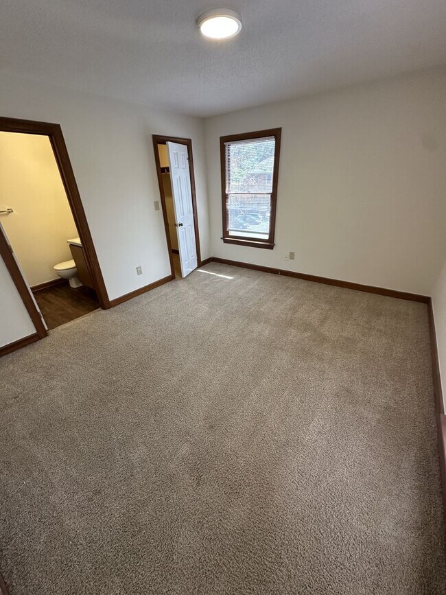 Building Photo - 1 Bedroom 1 Bathroom Condo!