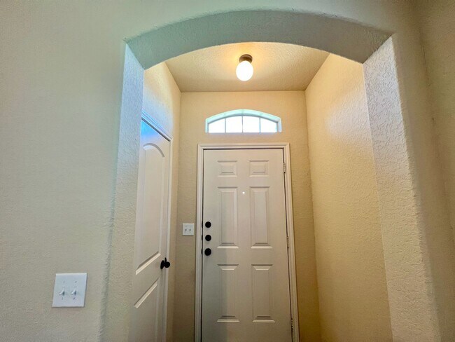 Foto del edificio - Luxury Duplex in Creekside Crossing!