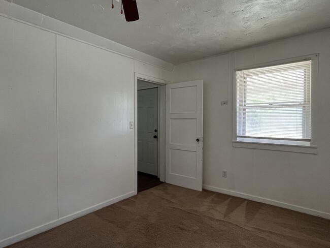 Building Photo - "Charming 2-Bed Duplex in Stillwater!"