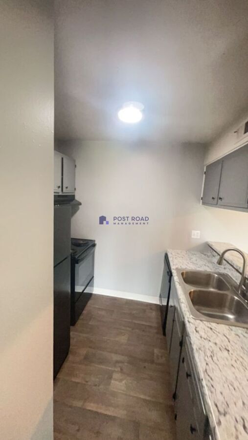 Building Photo - 2948 S Osage Ave