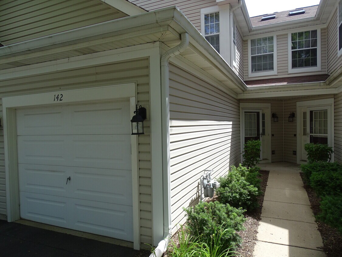 Primary Photo - 142 Polaris Drive