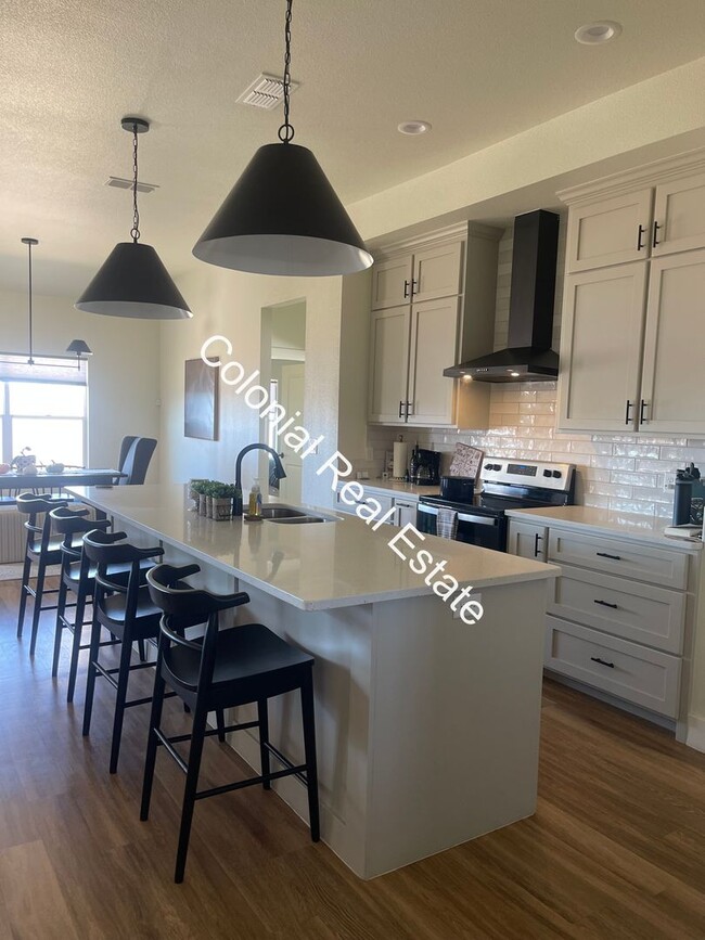 Building Photo - Coming soon! Beautifully updated, spacious...