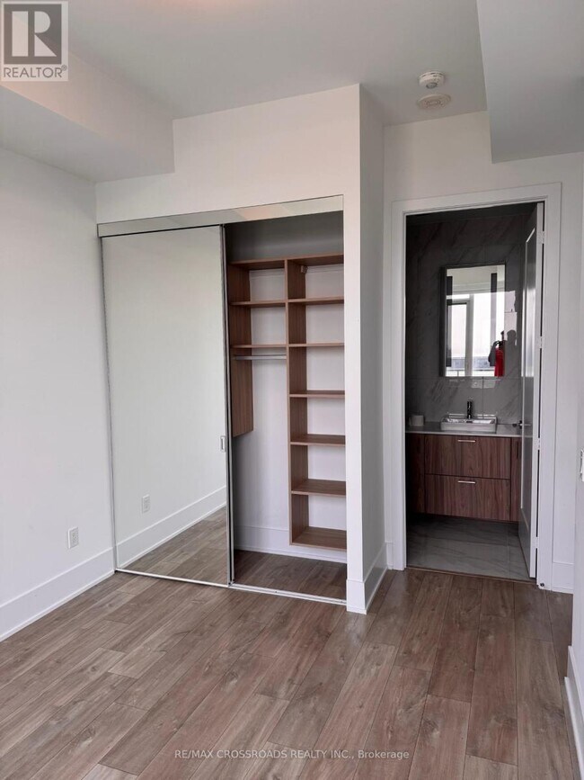 Photo du bâtiment - 470 Front St W