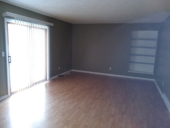 Foto del edificio - 6698 Pleasantview St NE