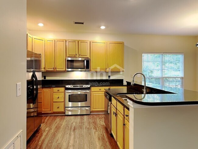 Foto del edificio - 8207 Abbottsgate Ln