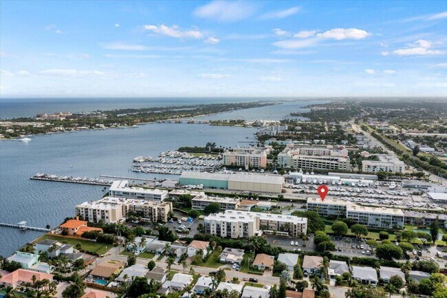 Foto del edificio - 300 Waterway Dr S