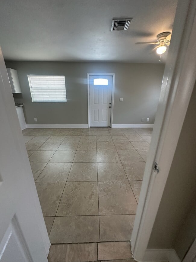 Building Photo - Carmen Ave - Fourplex
