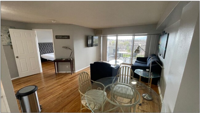 Foto del edificio - 411 Lakewood Cir