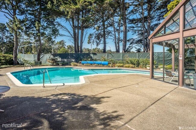 Foto del edificio - 208 N Lake Merced Hills