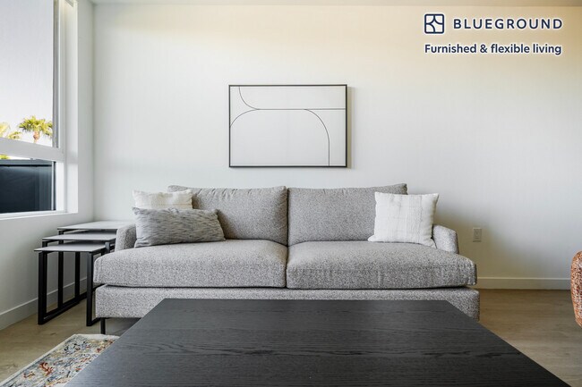 Building Photo - 310 Del Sol Dr