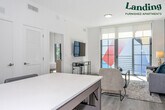 Foto principal - 350 S San Fernando Blvd