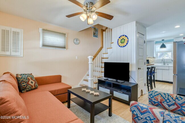 Building Photo - 127 Lawrence Ave