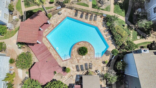 Foto del edificio - 5959 Bonhomme Rd