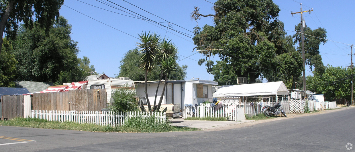 Primary Photo - Sheltered Oaks Community