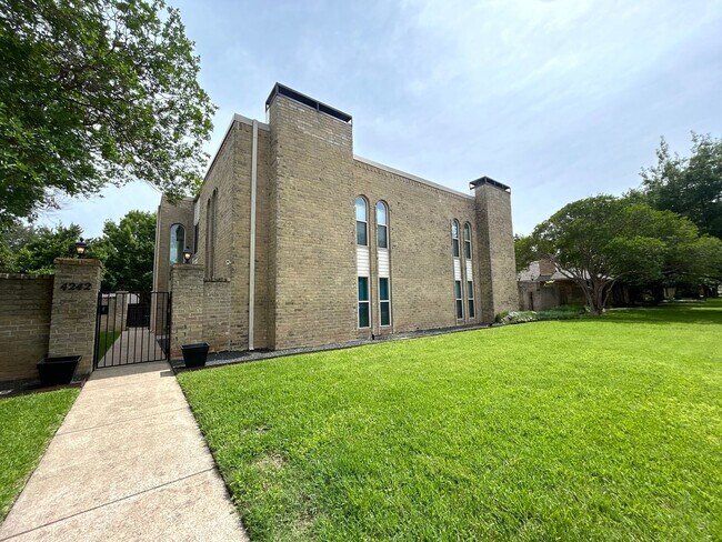 Foto del edificio - 4240-4242 Harvest Hill