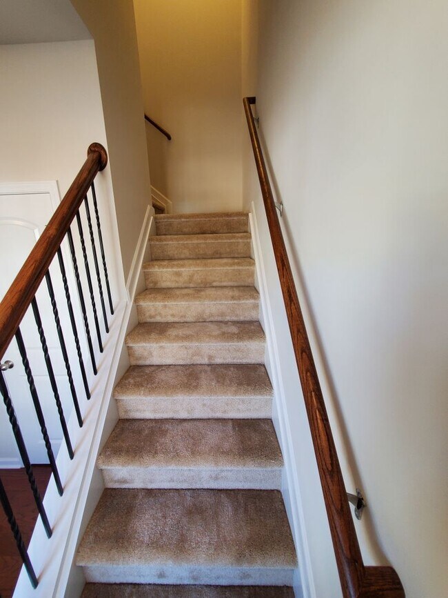 Foto del edificio - 3 bedroom townhome in university