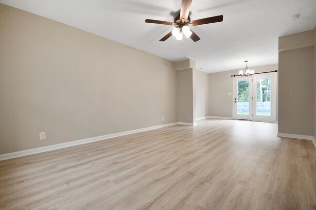 Foto del edificio - Pet Friendly Three Bedroom!