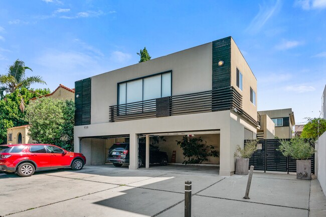 Foto del edificio - 938 N Croft Ave