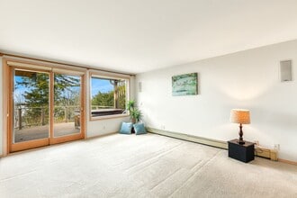 Building Photo - 314 Highland Dr