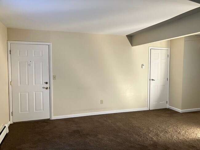 Entrada - 13 Spruce Dr