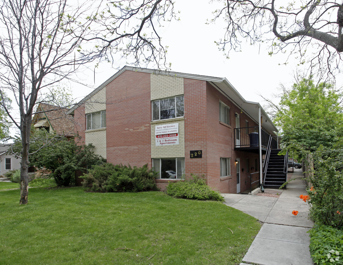Primary Photo - 220 Peterson St
