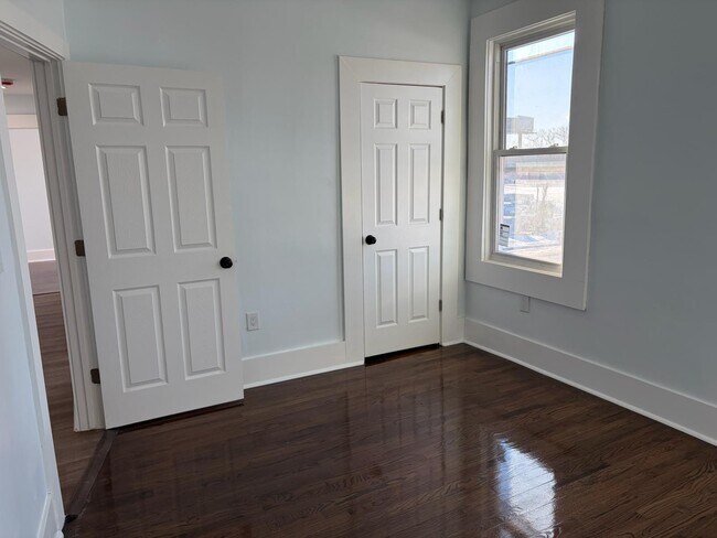 Foto del edificio - 329 Elizabeth Ave