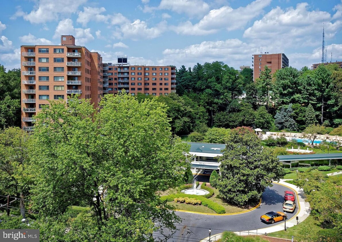 Primary Photo - 4201 Cathedral Ave NW